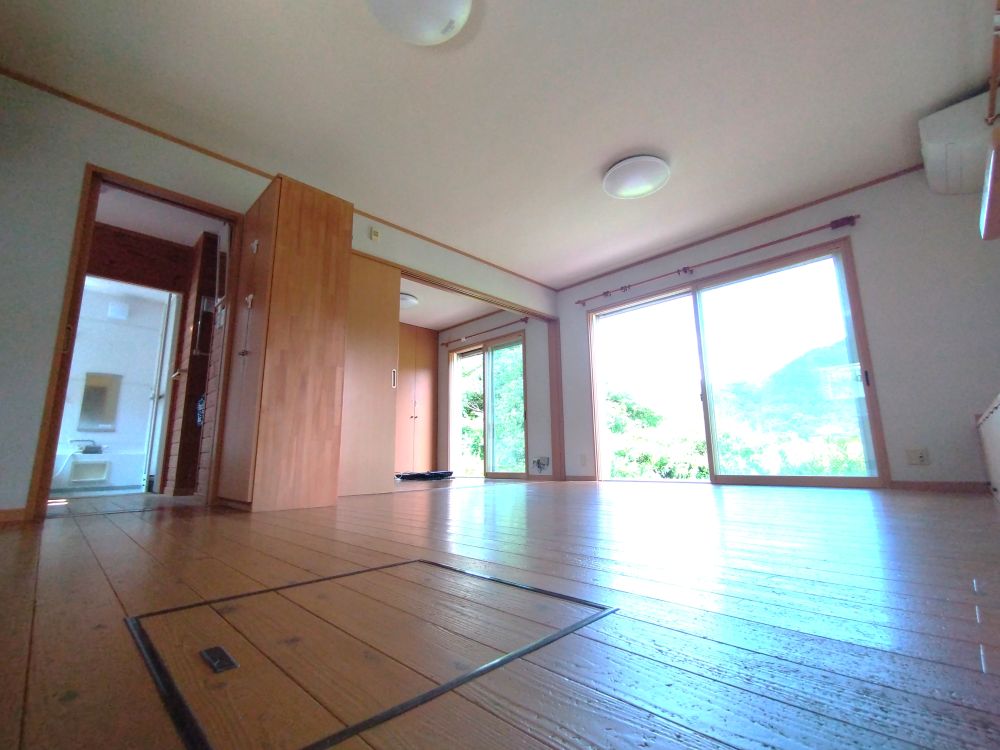 広々したLDKはこの家の中心に配置